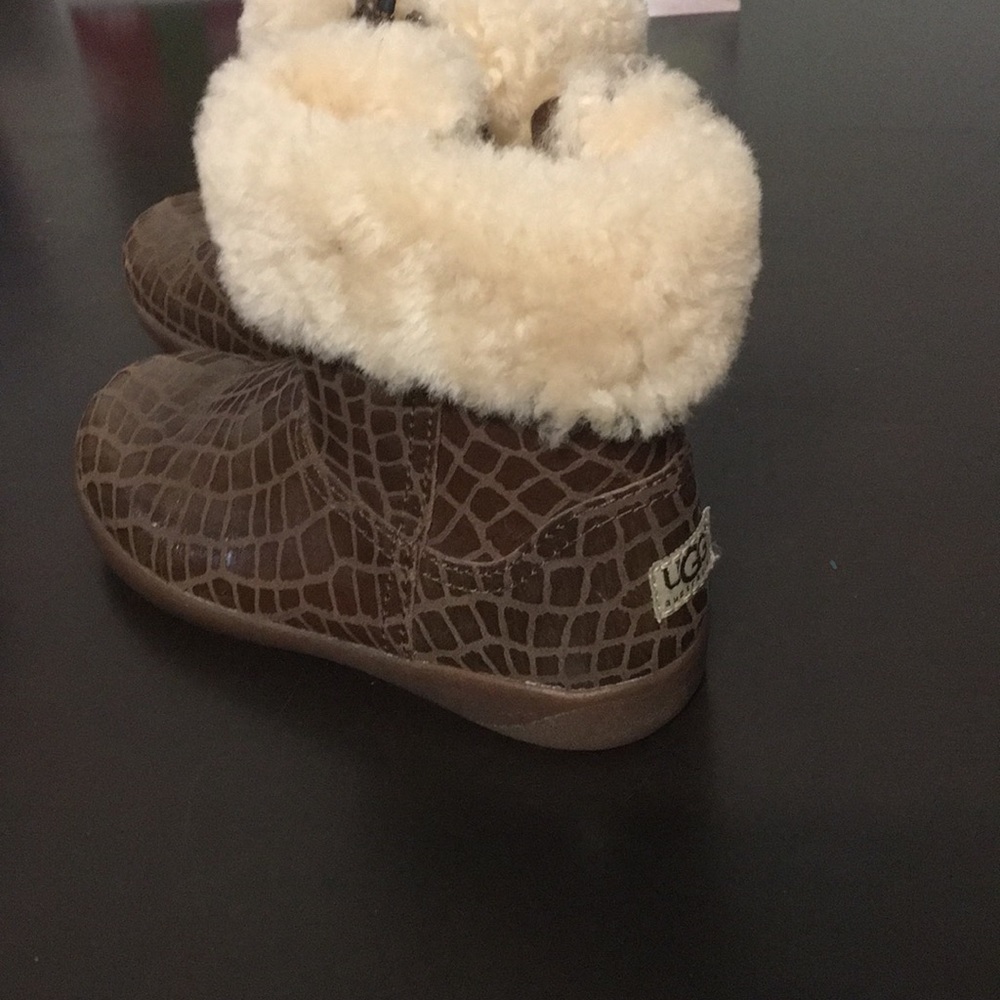 Toddler ugg boots size 10